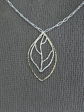 Gold💛/Silver🤍 Double✌️ Leaf🍃 Pendant Necklace - NWT